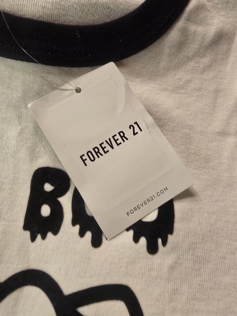 Hello Kitty/Forever 21 Hey Boo Ghost Kitty Ringer Tee & Charm Med DEADSTOCK - Picture 5 of 5
